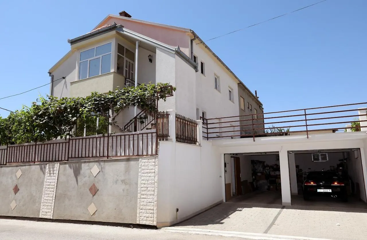 Apartman Knezo location